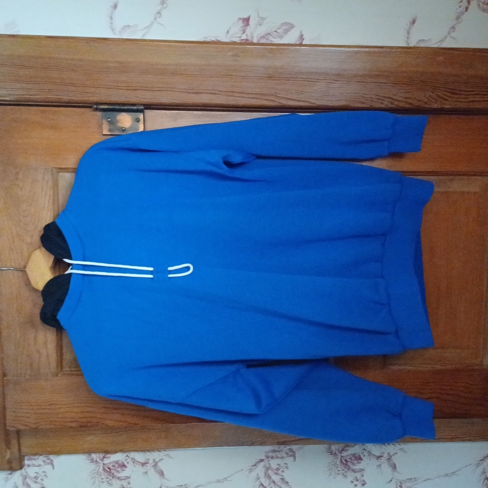 2 Lonsdale hoodies, size medium